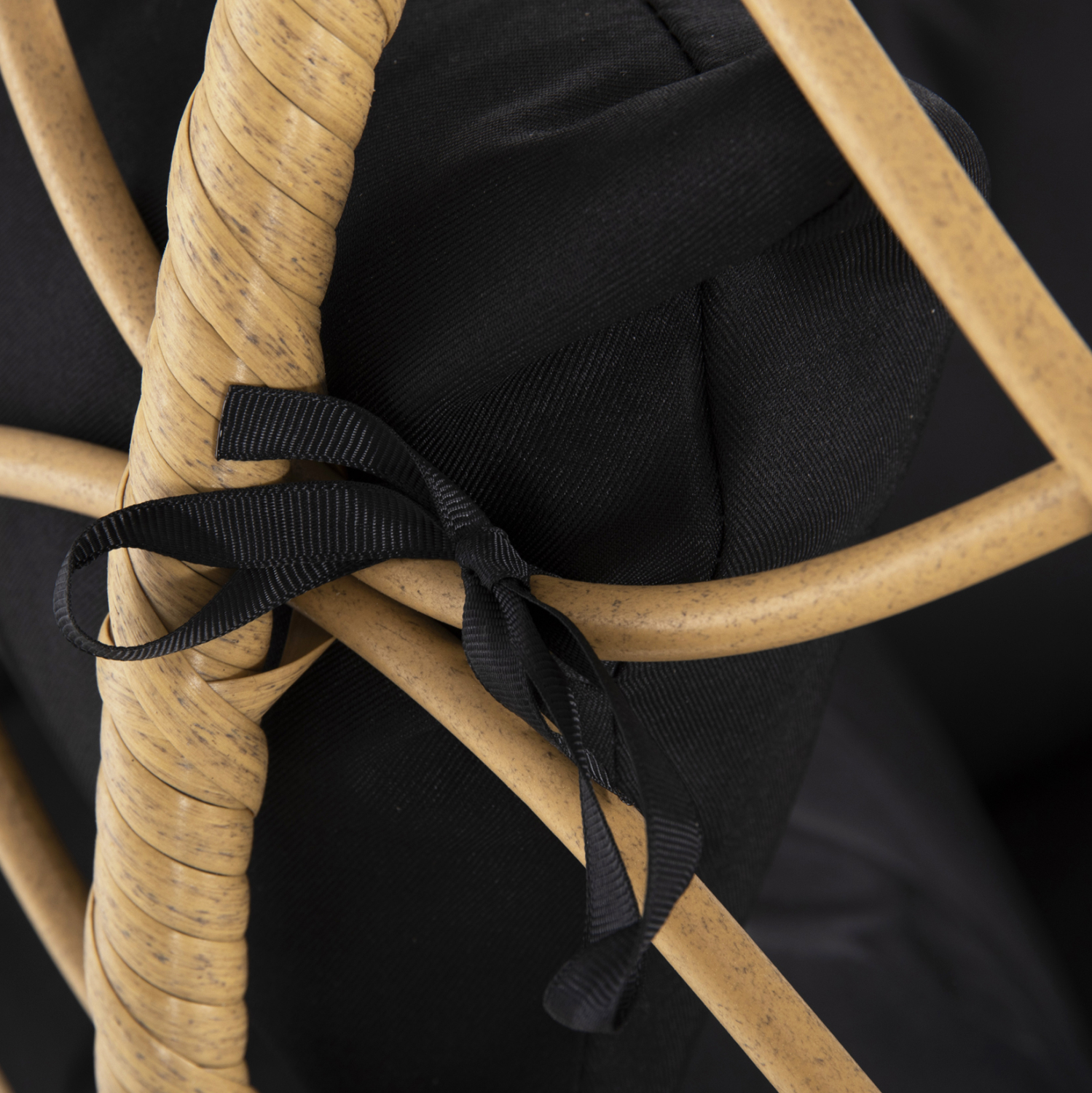 ΜΟΝΗ ΚΡΕΜΑΣΤΗ ΦΩΛΙΑ ME ΥΠΟΠΟΔΙΟ GRACIE HM5755.02 ΜΠΕΖ ΣΥΝΘ.RATTAN-ΓΚΡΙ ΜΕΤΑΛ.ΣΚΕΛΕΤΟΣ Φ104x200Υεκ 6