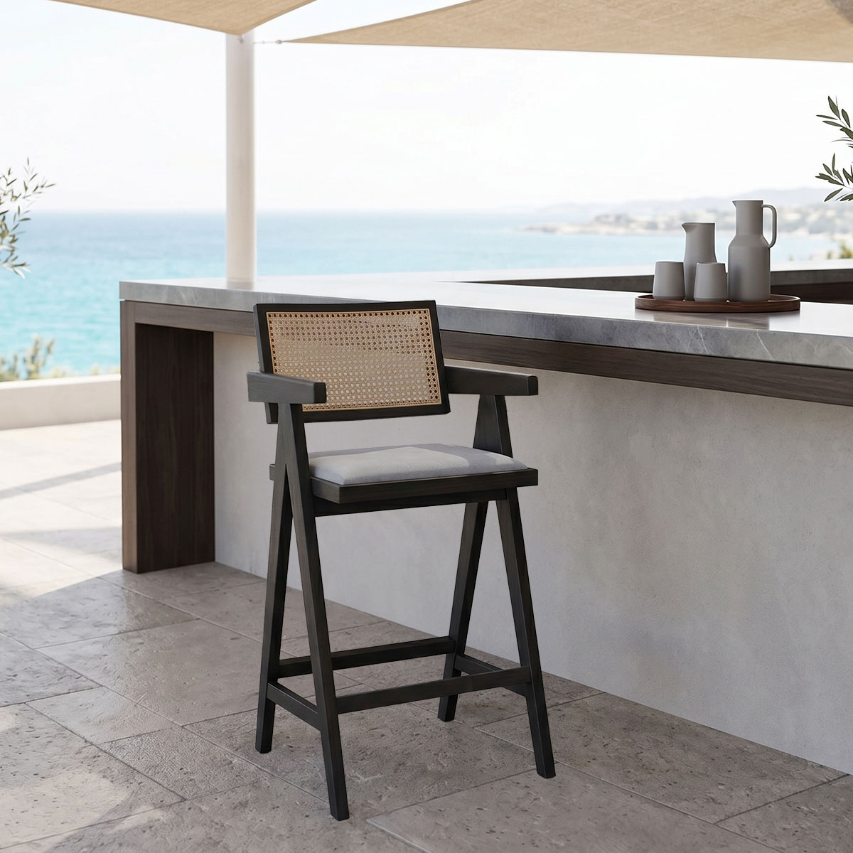 Σκαμπό bar Winslow pakoworld ξύλο rubberwood μαύρο-pvc rattan φυσικό-ύφασμα γκρι 1