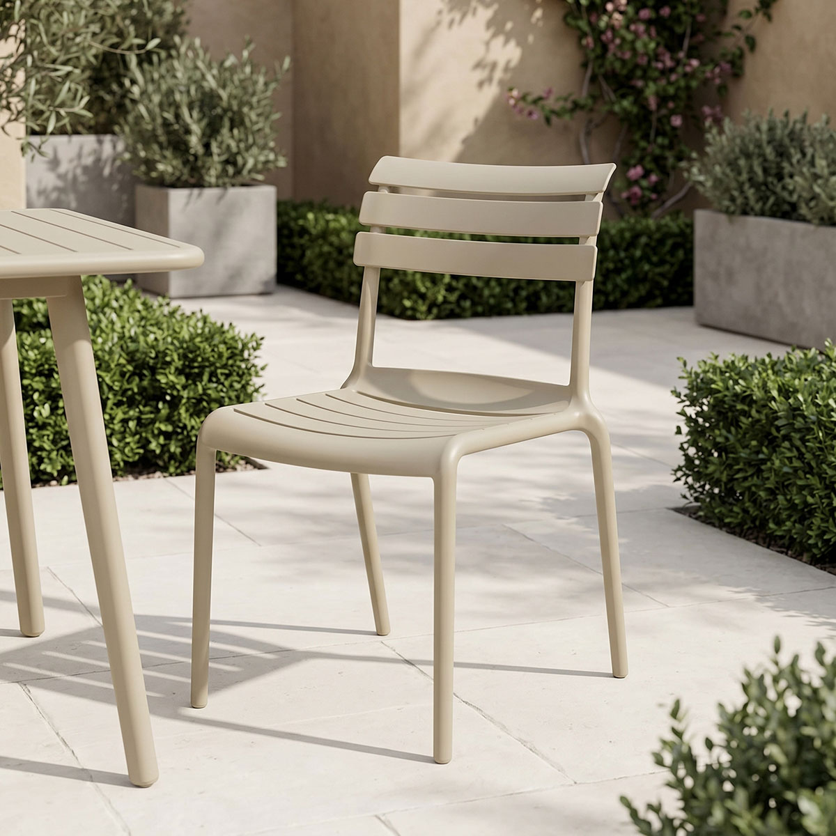 Καρέκλα Almea pakoworld στοιβαζόμενη pp cappuccino 42.5x55.5x82εκ 1