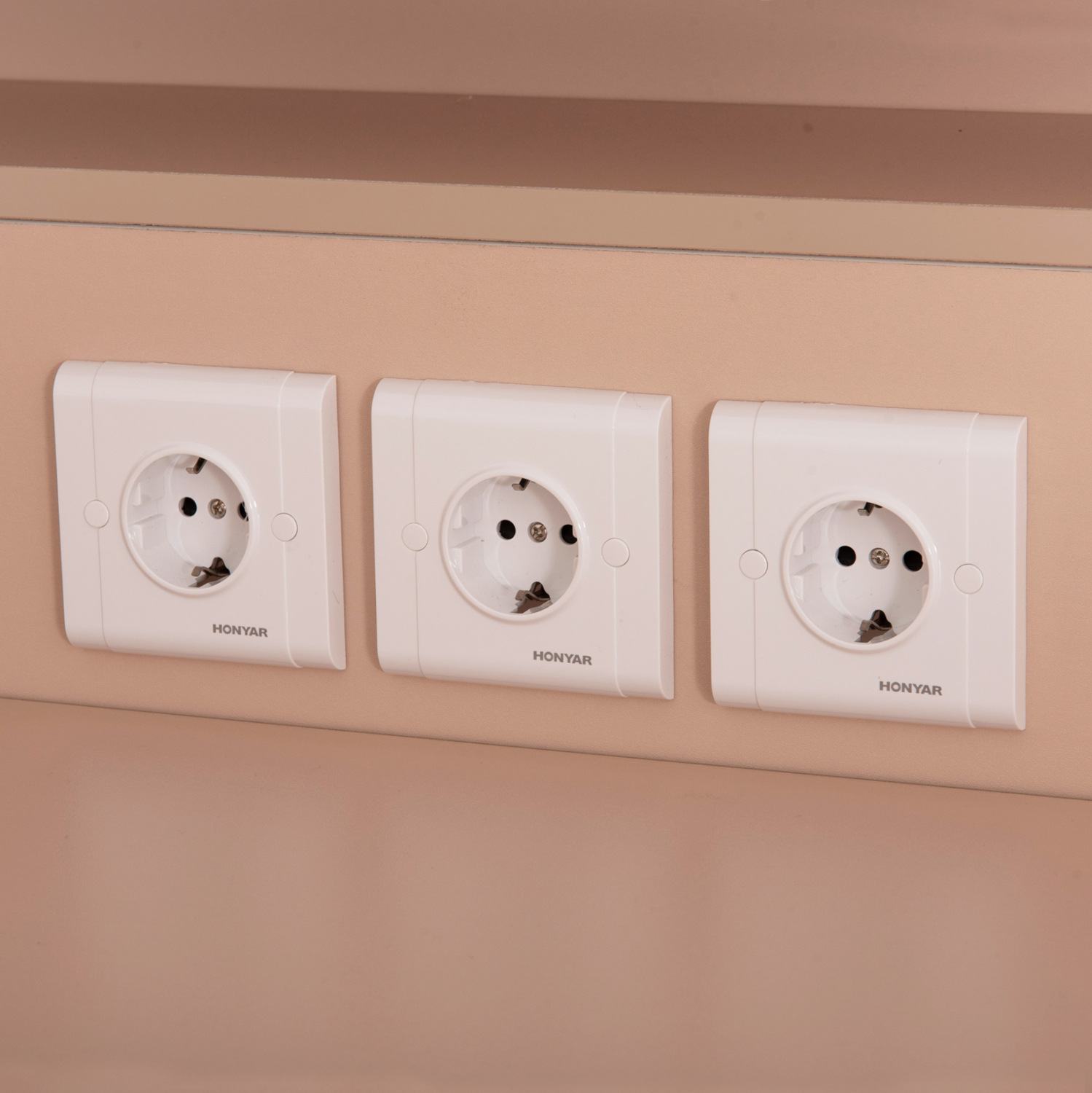 ΓΡΑΦΕΙΟ ΥΠΟΔΟΧΗΣ ΜΕΛΑΜΙΝΗ ΣΕ SONAMA-ΜΠΕΖ 240x80x106Υεκ. 8